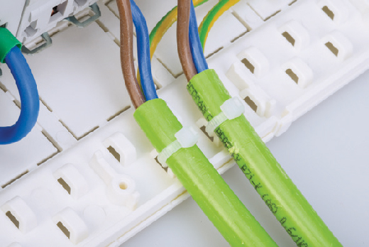 Крепёж для кабельных стяжек в комплекте. Крепёж для кабельных стяжек в комплекте.